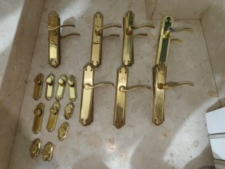 7 Manillas pomos  puertas  2 con cerrojo y  10 de
