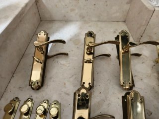 7 Manillas pomos  puertas  2 con cerrojo y  10 de