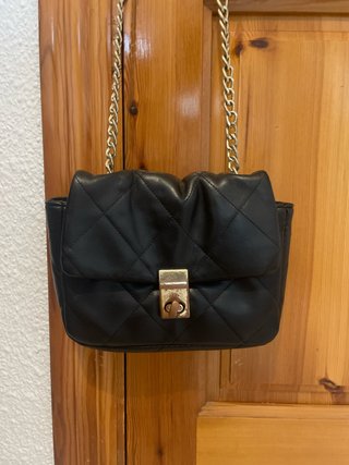 Bolso Negro Acolchado con Cadena