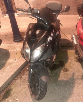 Moto Keeway Negra Scooter