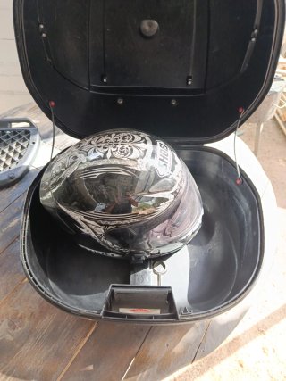 Maleta Baúl Moto GIVI Negra y Roja