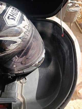 Maleta Baúl Moto GIVI Negra y Roja