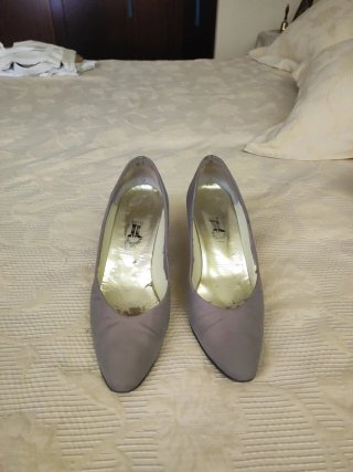 Zapatos de salón morado tela raso