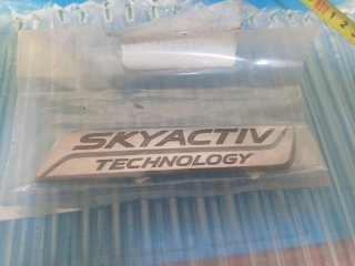 Emblema SKYACTIV TECHNOLOGY Mazda