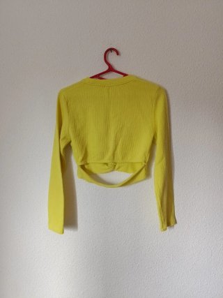 Jersey Zara amarillo crop top nudo