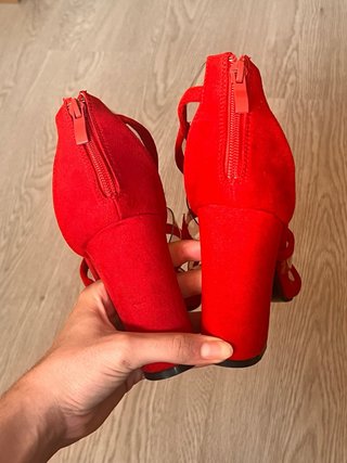 Liquidación: Tacones de fiesta rojos de piel