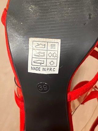 Liquidación: Tacones de fiesta rojos de piel
