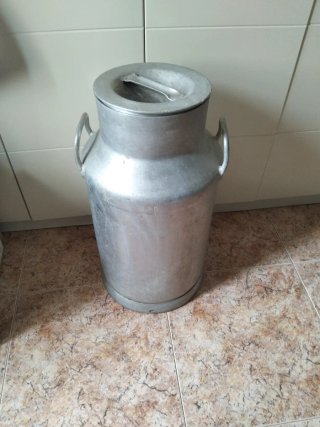 Lechera Antigua Grande de aluminio