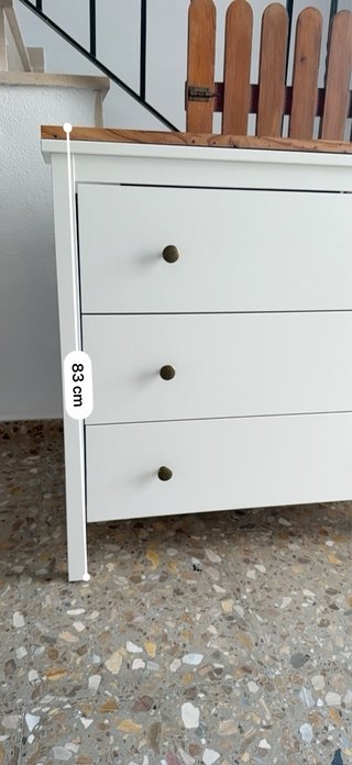 Cómoda IKEA Koppang con tablero de madera