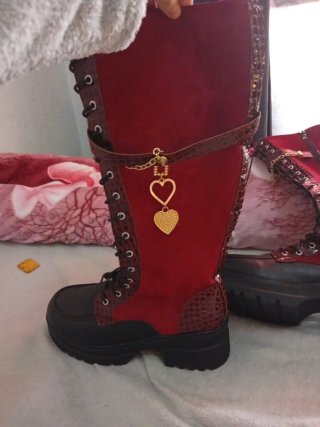 Botas Altas Rojas y Negras