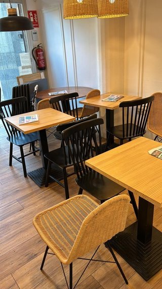 R-7940901 Traspaso Cafetería con Obrador y Terraza