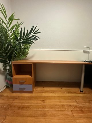 Mesa de Escritorio de madera con Cajoneras