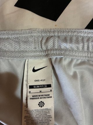 Conjunto deportivo Nike gris y neón
