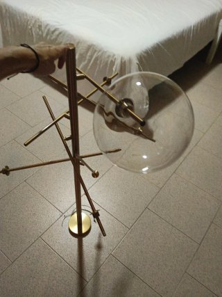 Lámpara Colgante Dorada con Esferas de Cristal
