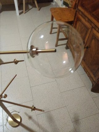 Lámpara Colgante Dorada con Esferas de Cristal