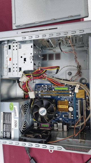 Torre PC BEEP placa base Giga GA-G31M-ES2L