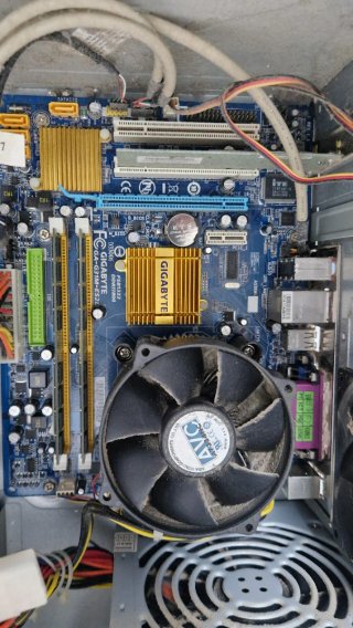 Torre PC BEEP placa base Giga GA-G31M-ES2L