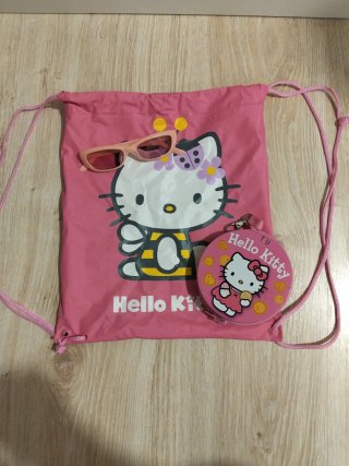 Kit Hello Kitty:  Mochila, monedero y gafas rosas