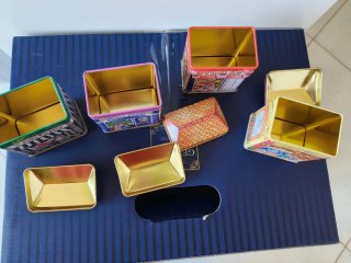 Set di 4 Scatole in Latta Vintage a forma di Casa