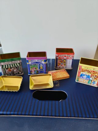 Set di 4 Scatole in Latta Vintage a forma di Casa