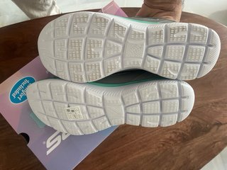 Zapatillas Skechers Grises y Turquesa dispar 38/39