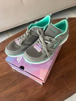 Zapatillas Skechers Grises y Turquesa dispar 38/39
