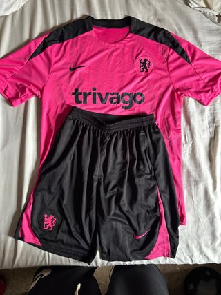 Equipación Chelsea FC Rosa y Negra