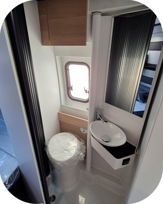 ALQUILER CAMPER 4 Adria Twin