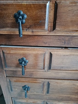 Armario antiguo de madera
