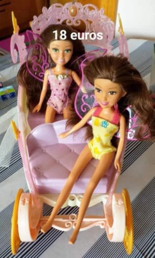 Carruaje Barbie con 2 Muñecas