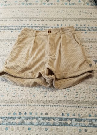 Pantalón corto de pana beige