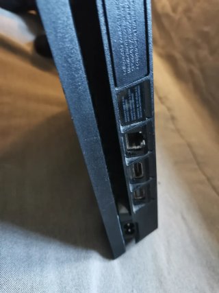 PS4 Slim Negra + Mando