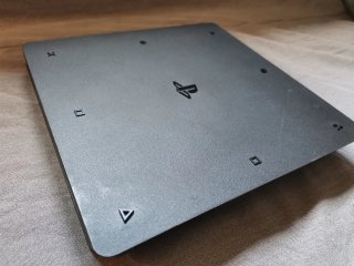 PS4 Slim Negra + Mando