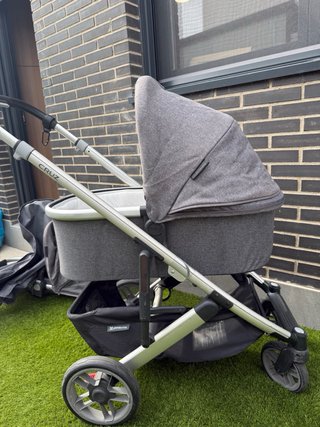 Carrito UPPAbaby Cruz V2 con Silla y Capazo