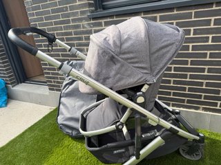 Carrito UPPAbaby Cruz V2 con Silla y Capazo