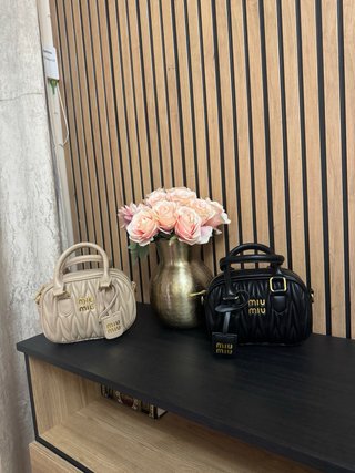 Bolso tipo miu elegante Negro