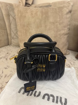 Bolso tipo miu elegante Negro