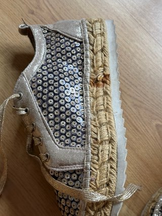Zapatillas de esparto doradas con lentejuelas