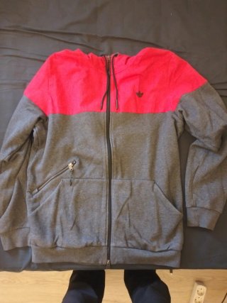 Chaqueta Adidas gris y roja