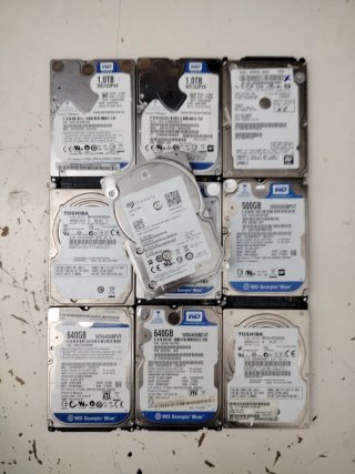 Lote de 10 Discos Duros HDD de 2.5" Rotos 10TB.