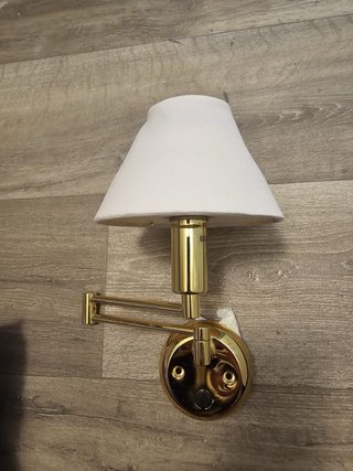 Aplique de Pared Dorado con Pantalla Blanca