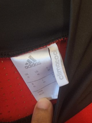 Sudadera deportiva adidas roja y negra