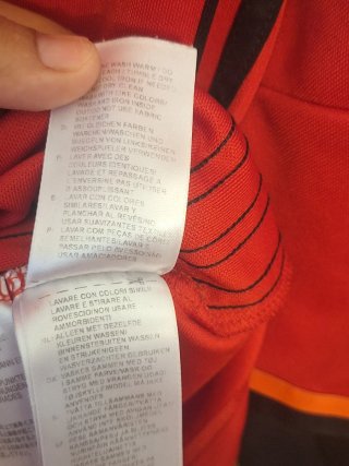 Sudadera deportiva adidas roja y negra