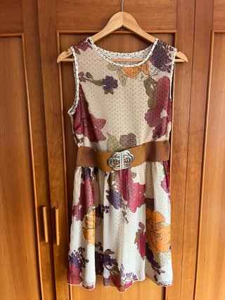 Vestido estampado floral con cinturón