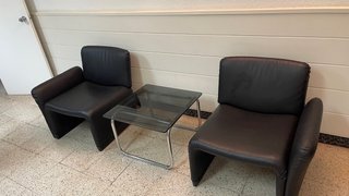Set de 2 Sillones Negros y Mesa