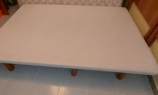Base Tapizada para cama 135x190cm. Con 6 patas.
