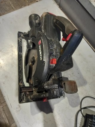 Sierra Circular Wurth 18V + Cargador + 2 Baterías