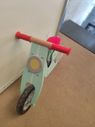 Moto de madera para niños vintage