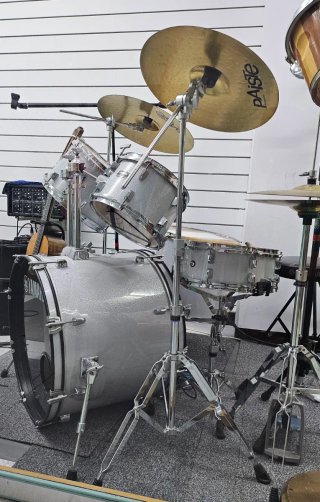 Batería Yamaha con Platos Paiste