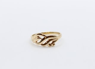 ANILLO ONDAS ORO 14 K. Peso: 1,80g